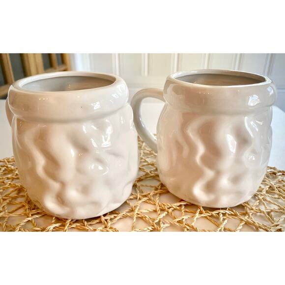 Set of 2 White Earthenware Santa Mugs Vintage Design - Picture 3 of 5